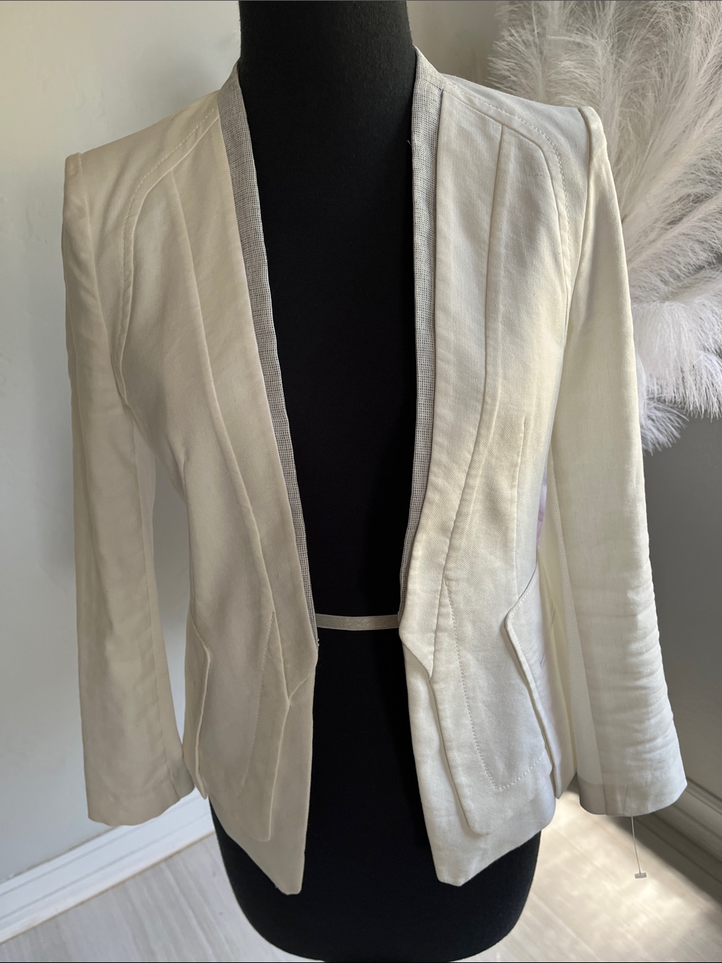 Women’s Cream Open-Front Cropped Blazer
